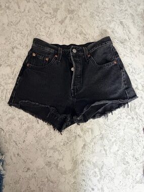 Levi’s 501 High-Waist Black Denim Cutoff Shorts. Size 25 Waist (0-2)